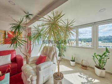 T2 de Luxo totalmente renovado com 93 m² no centro da Costa de Caparica
