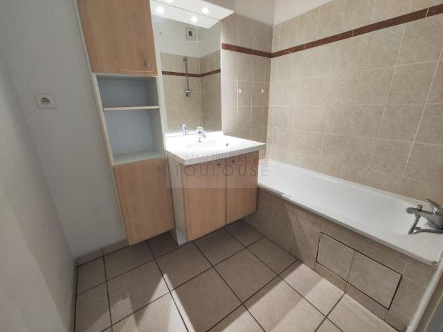 T2 dernier étage avec balcon, piscine et double stationnement – Toulouse