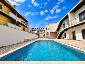 T2 Duplex com Piscina e Garagem a 2 Minutos da Praia