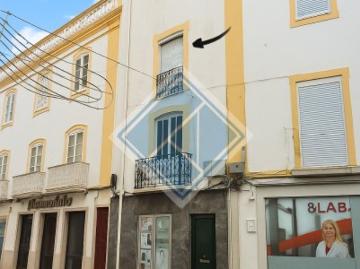 Apartamento T1 com Potencial Único no Centro Histórico de Elvas