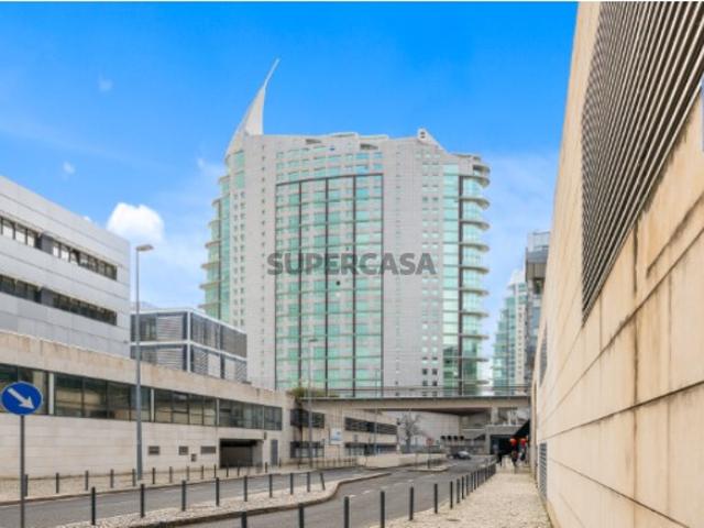T2 Duplex com Vista Infinita na Torre de São Rafael em Lisboa