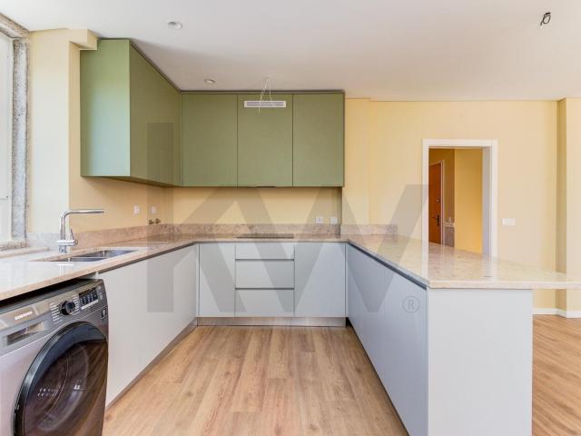 T2 Duplex à Venda em Massamá – O Seu Novo Lar Está Aqui! 130m² Massamá e Monte Abraão