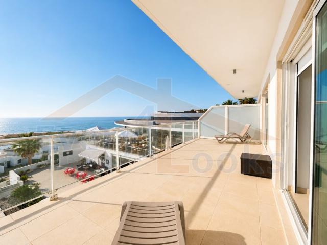 T2 Duplex Beachfront com Vista Mar, Piscina e Garagem