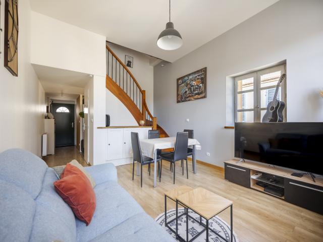 T2 Duplex MEUBLE avec parking couvert Petite copro 45m2 au sol, rénové et vue dégagée Proche Linéo PL