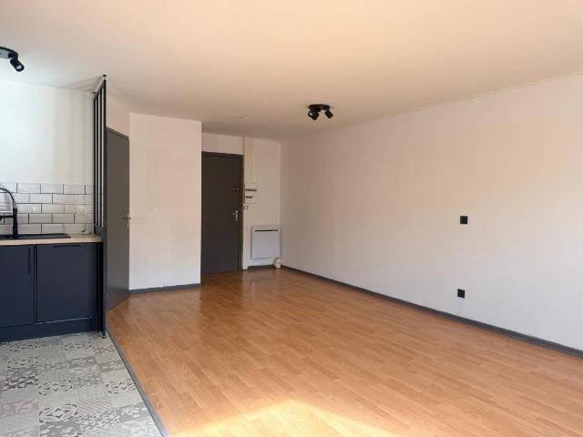 T2 DUPLEX RUE SAINT CHARLES 623 euros/mois C.C