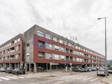 T2 em Vila das Aves com Suite e Lugar de Garagem 77m² Aves