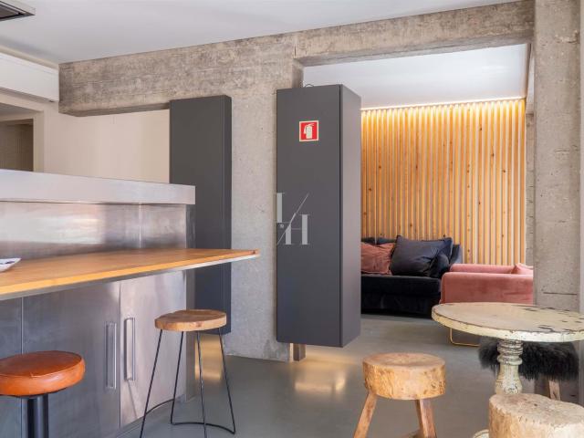 Apartamento T2 renovado para venda com piscina e garagem em. 114m² Quarteira