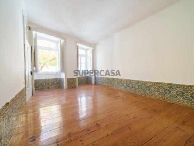T2 em Alfama, pronto a habitar