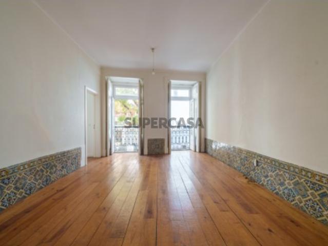 T2 em Alfama pronto a habitar