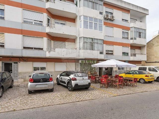 T2 em Alhos Vedros: Espaço, Luz e Praticidade Total!