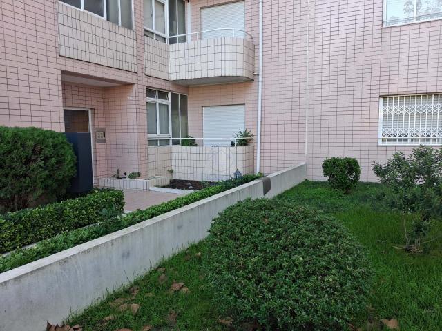 T2 em Baguim do Monte renovado, varanda e lugar de Garagem
