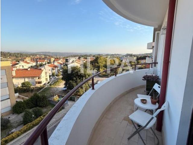 T2 Em Baltar junto á rotunda da Familia