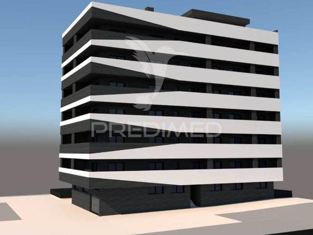 T2 em Monte Gordo, em edifício na 2ª linha com piscina