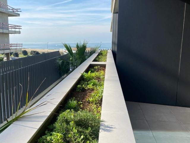 T2 em Primeira Linha de Mar