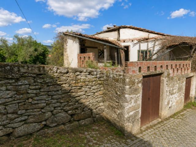 T2 em Ruína para Reconstruir em Santa Valha, Valpaços