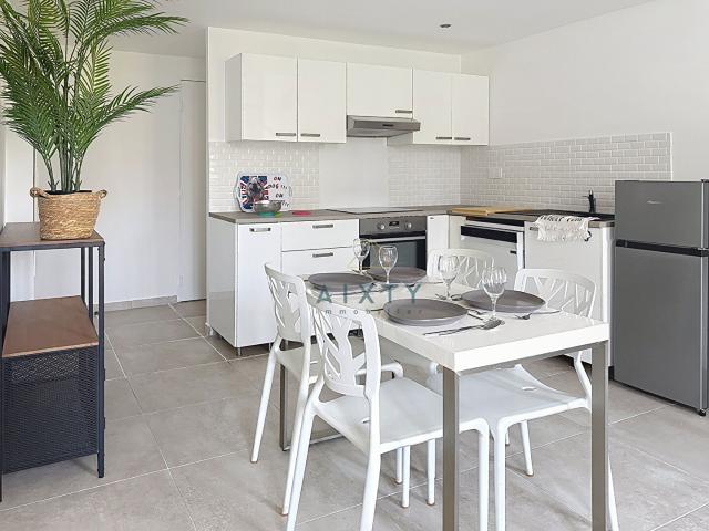 T2 en duplex Place Pol Lapeyre 54,82 m2 1180 Eur