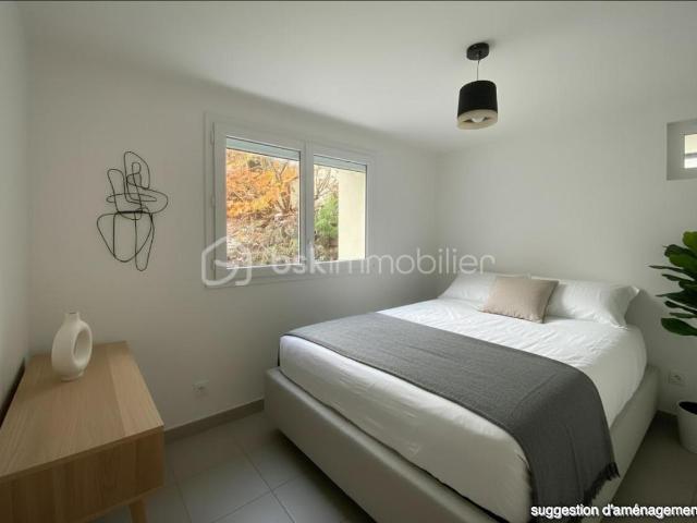 T2 en rez de jardin avec terrasse de plus de 40 m², cave et stationnement privatif
