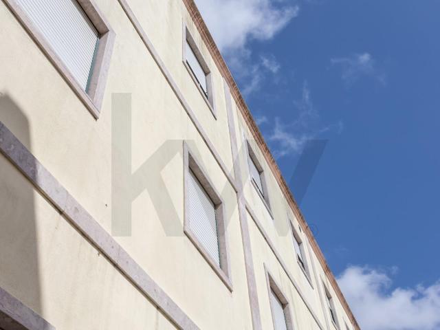 T2 ESPAÇOSO 92m² EM ALCÂNTARA – LUZ NATURAL + LOCALIZAÇÃO PREMIUM | 1.500€