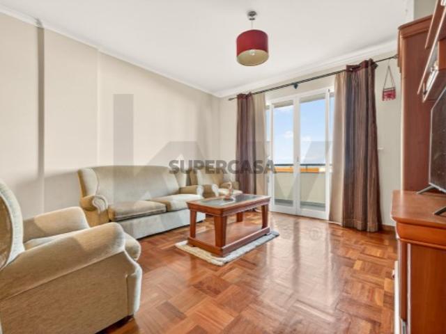T2 Espaçoso com 96m² | Garagem + Arrecadação | Excelente Localização Garajau Santa Cruz