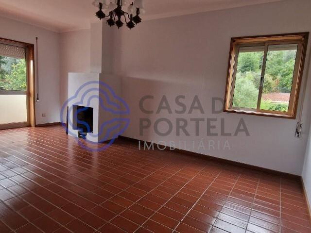 T2 espaçoso com terraço, garagem e águas furtadas de uso exclusivo, no centro de Gondomar