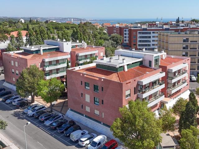 T2 Espaçoso e Moderno em Queijas – A Qualidade de Vida que Merece, a Minutos de Lisboa