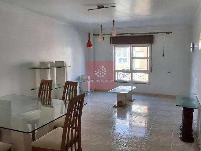 T2 espaçoso e acolhedor com excelente luminosidade na Tapada das Mercês