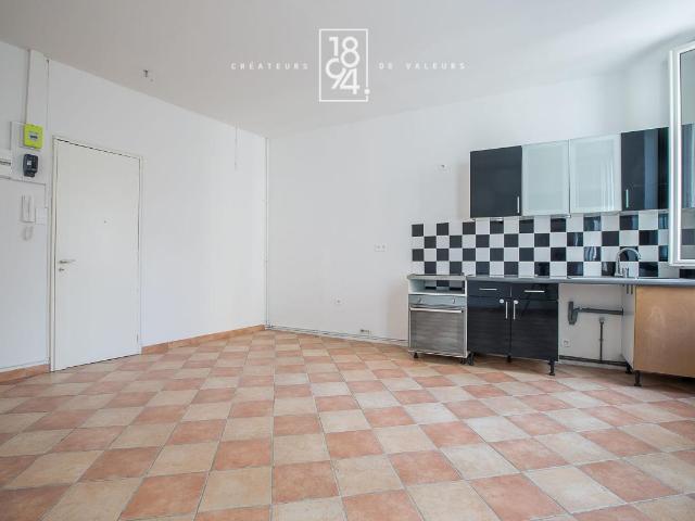 T2 et bureau / dressing de 50 m² Lodi Conception À deux pas du métro Baille