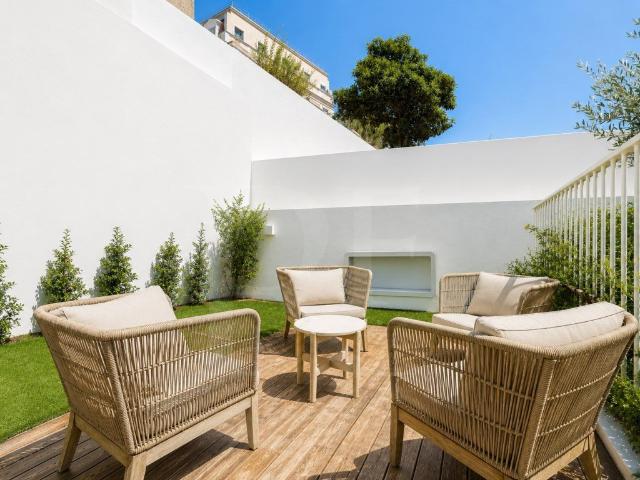 T2 Exclusivo com Terraço privativo junto à Avenida da Liberd. 0m² Santo António