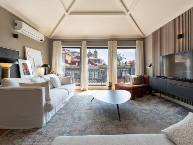 T2 Exclusivo com Vistas Panorâmicas na Baixa do Porto