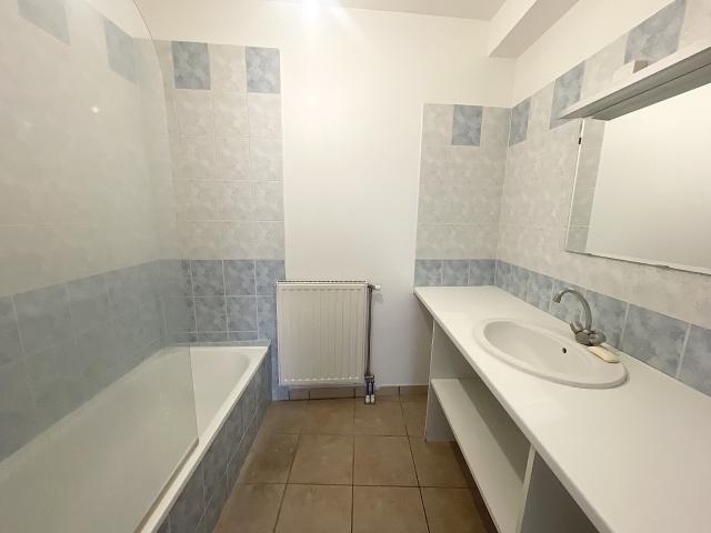 T2 FEYZIN 67m²