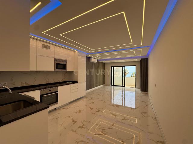 T2 Frente Mar em Quarteira | Totalmente Renovado com Vista D. 72m² Quarteira