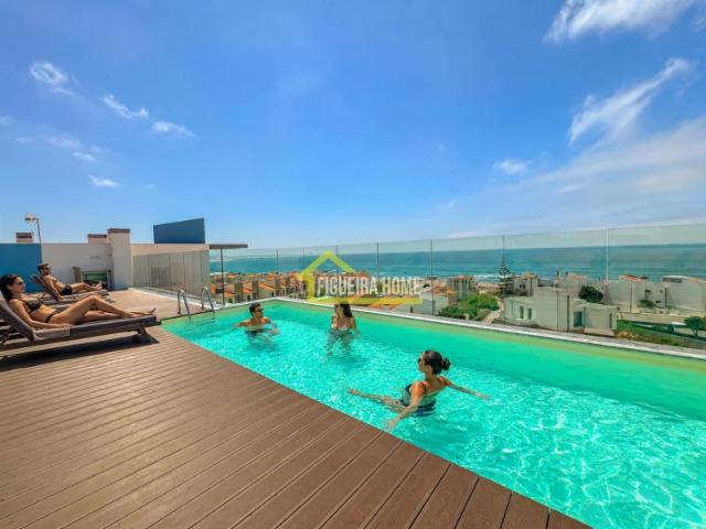 T2 +G com vista mar em condomínio de luxo com piscina privada no topo do edifício, em frente à praia