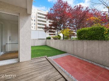 T2 Gratte Ciel Terrasse 25 m2 Métro A 49m² Villeurbanne