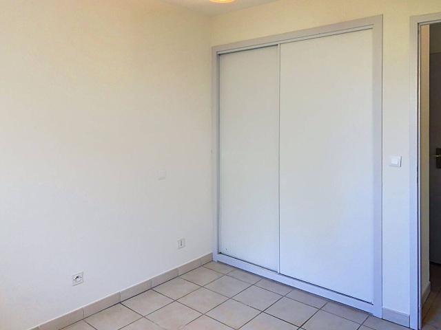 T2 hauts de Villeneuve Lès Avignon 2 pièce s 33 m2 avec jardin