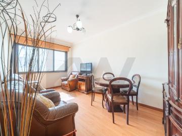 T2 Luminoso em Agualva | Mobilado | Excelente Localização