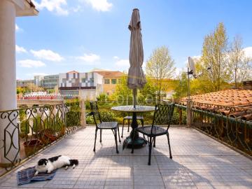 T2 luminoso| espaço exterior com Churrasqueira| Centro da cidade junto ao Mercado Municipal de Torres Novas
