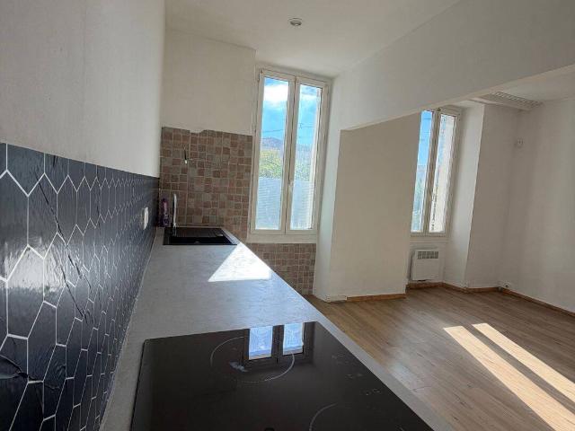 T2 lumineux 34 m² • Marseille 3e • Proche Bd National et axes autoroutiers