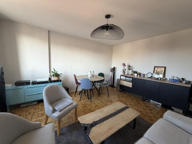T2 lumineux avec balcon et garage à louer