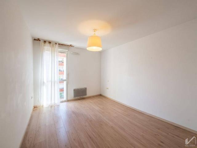 T2 lumineux avec balcon et parking aux Arènes – Disponible imméd