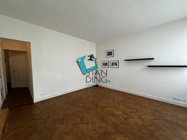 T2 lumineux Style Art Déco 54 m2 Rue François de Badts La Madeleine Ascenseur