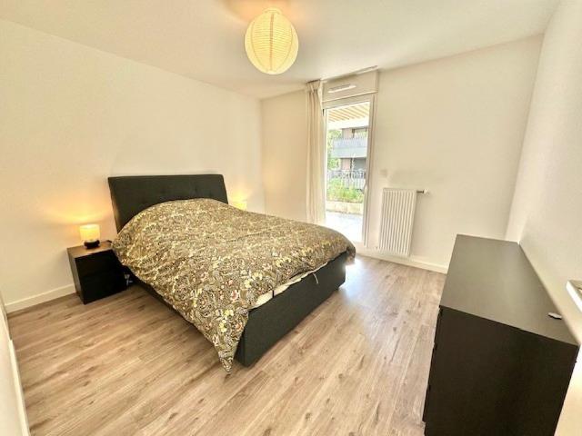 T2 MEUBLE 2EME ETAGE VILLEURBANNE GRATTE CIEL