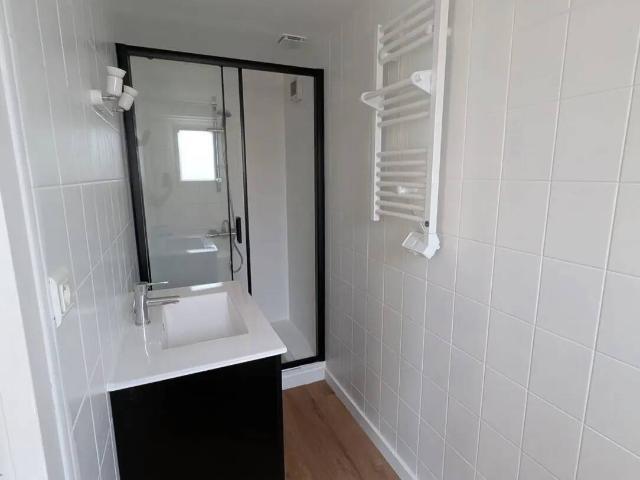 T2 meublé 35 m² refait à neuf avec entrée indépendante – 550 charges comprises – Fontenay le Comte