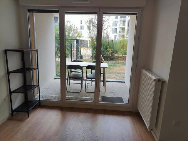 T2 MEUBLÉ 38,5 m² – JARDIN PRIVATIF 42 m² + PARKING SOUS SOL MAUREPAS 78310 – RDC, RÉSIDENCE AU CALME