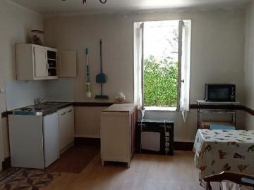 T2 MEUBLE 7 MN A PIED DU CENTRE VILLE