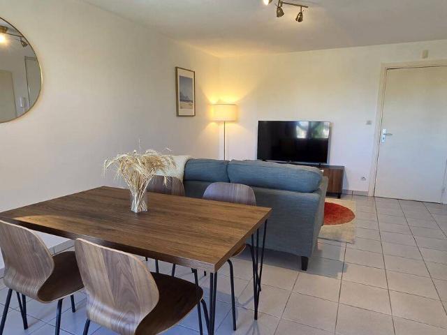 T2 MEUBLÉ 41m² – BALCON – PARKING – PISCINE – SANS VIS À VIS – LALANDE ENTIEREMENT REFAIT