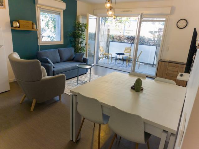 T2 meublé 43 m2 Balcon Parking Tram A