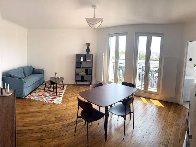 T2 meublé 43 m² – Vue Tour Eiffel et La Défense – Entièrement rénové – 1 390 € CC