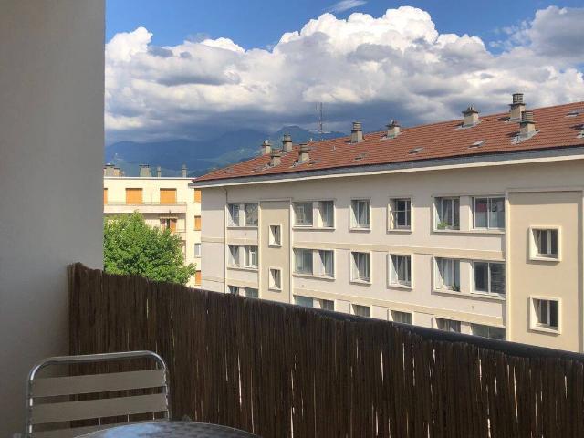 T2 meublé 45 m² + 12m² bonus – dernier étage, balcon sud, vue montagnes – Grenoble PPM libre 1er décembre