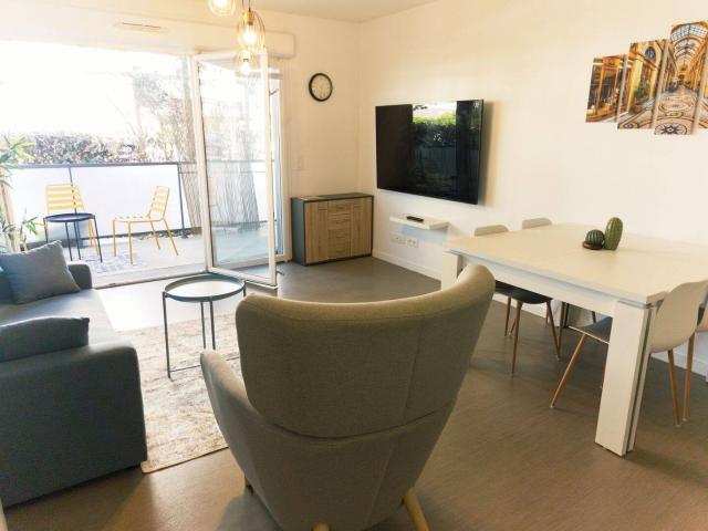 T2 meublé 45 m² – Balcon – Parking – Tram A