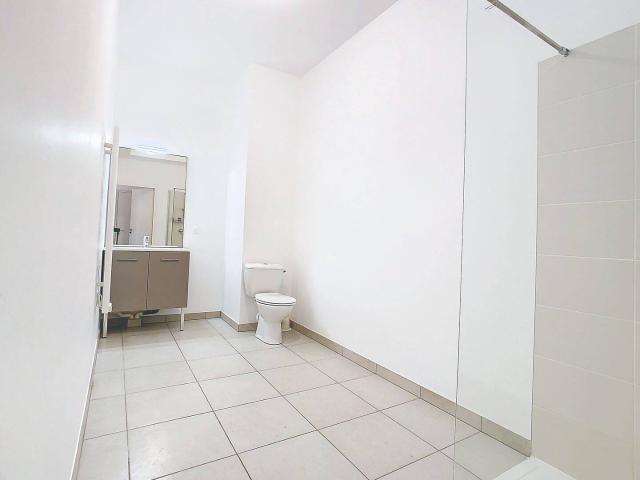 T2 MEUBLE 52 m2 PARKING 69800 SAINT PRIEST